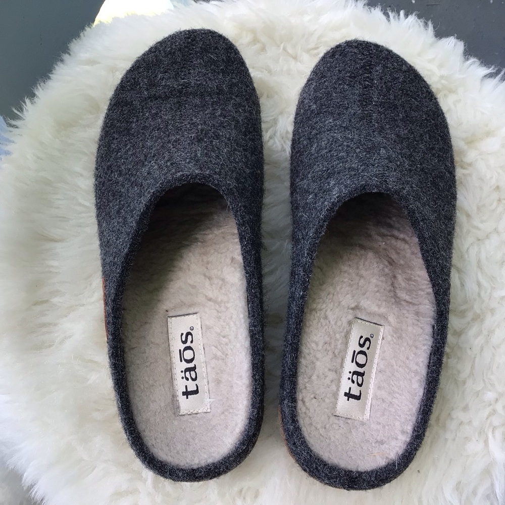 Taos Woolness Clogs in Black Size 40